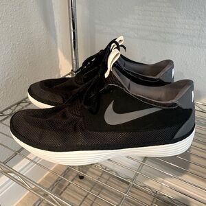 Black nike shoes.. size 10
